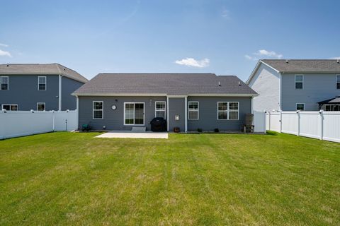 Tiny photo for 16 Stonehouse Court, Bloomington, IL 61705 (MLS # 12713584)