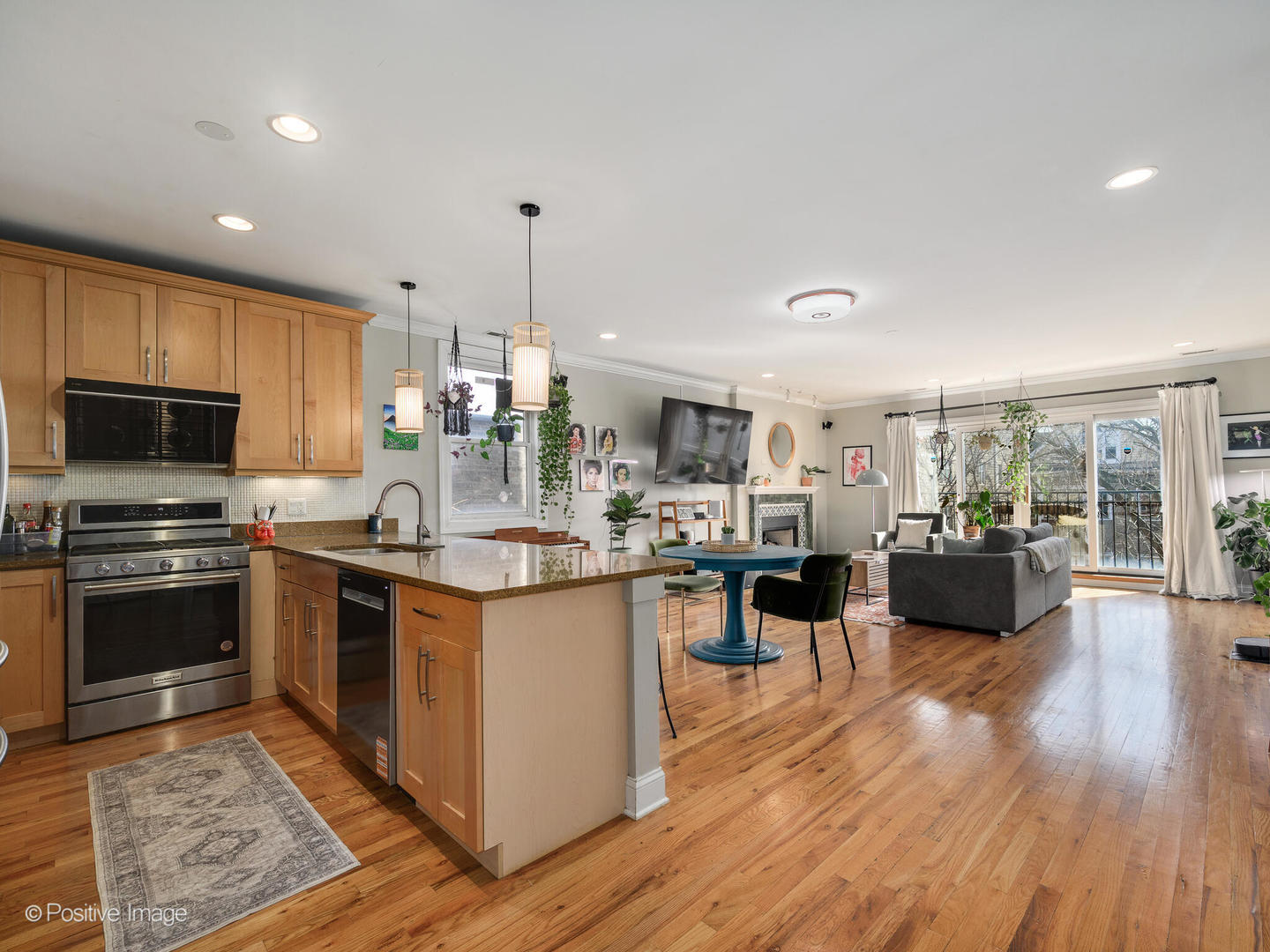 830 W Bradley Place 3S