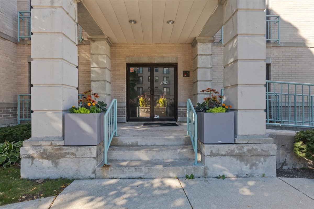 4757 Howard Street 205