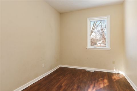 Tiny photo for 813 W Jefferson Street, Bloomington, IL 61701 (MLS # 12555159)