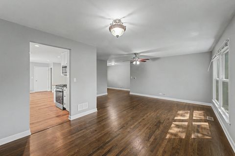 Tiny photo for 1704 S Highland Avenue, Arlington Heights, IL 60005 (MLS # 12689341)