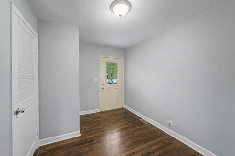 Tiny photo for 1704 S Highland Avenue, Arlington Heights, IL 60005 (MLS # 12689341)