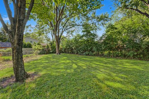 Tiny photo for 1704 S Highland Avenue, Arlington Heights, IL 60005 (MLS # 12689341)