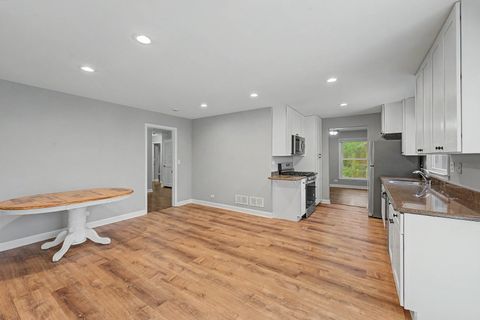 Tiny photo for 1704 S Highland Avenue, Arlington Heights, IL 60005 (MLS # 12689341)