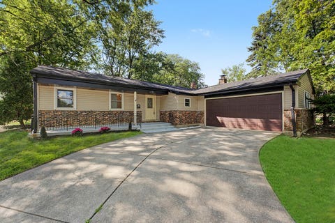 Photo of 1704 S Highland Avenue, Arlington Heights, IL 60005 (MLS # 12689341)