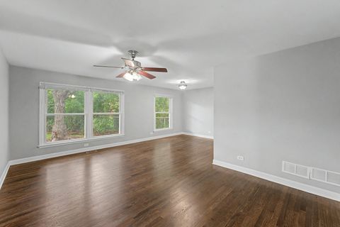 Tiny photo for 1704 S Highland Avenue, Arlington Heights, IL 60005 (MLS # 12689341)