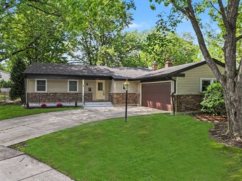 Tiny photo for 1704 S Highland Avenue, Arlington Heights, IL 60005 (MLS # 12689341)