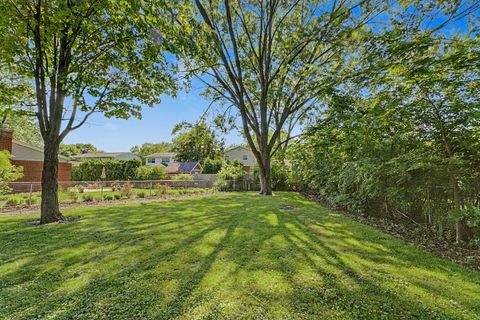 Tiny photo for 1704 S Highland Avenue, Arlington Heights, IL 60005 (MLS # 12689341)