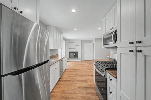 Tiny photo for 1704 S Highland Avenue, Arlington Heights, IL 60005 (MLS # 12689341)