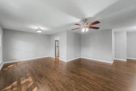 Tiny photo for 1704 S Highland Avenue, Arlington Heights, IL 60005 (MLS # 12689341)