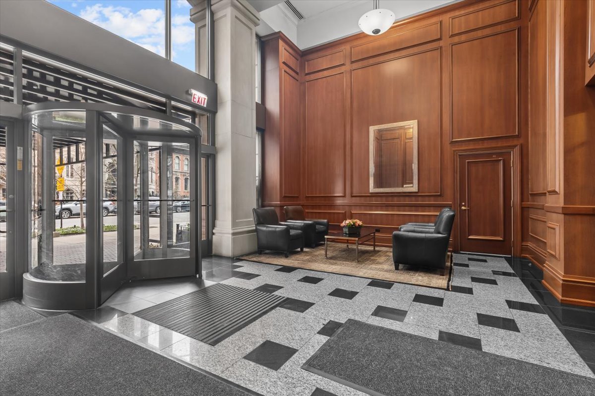 1301 N DEARBORN Parkway 1306