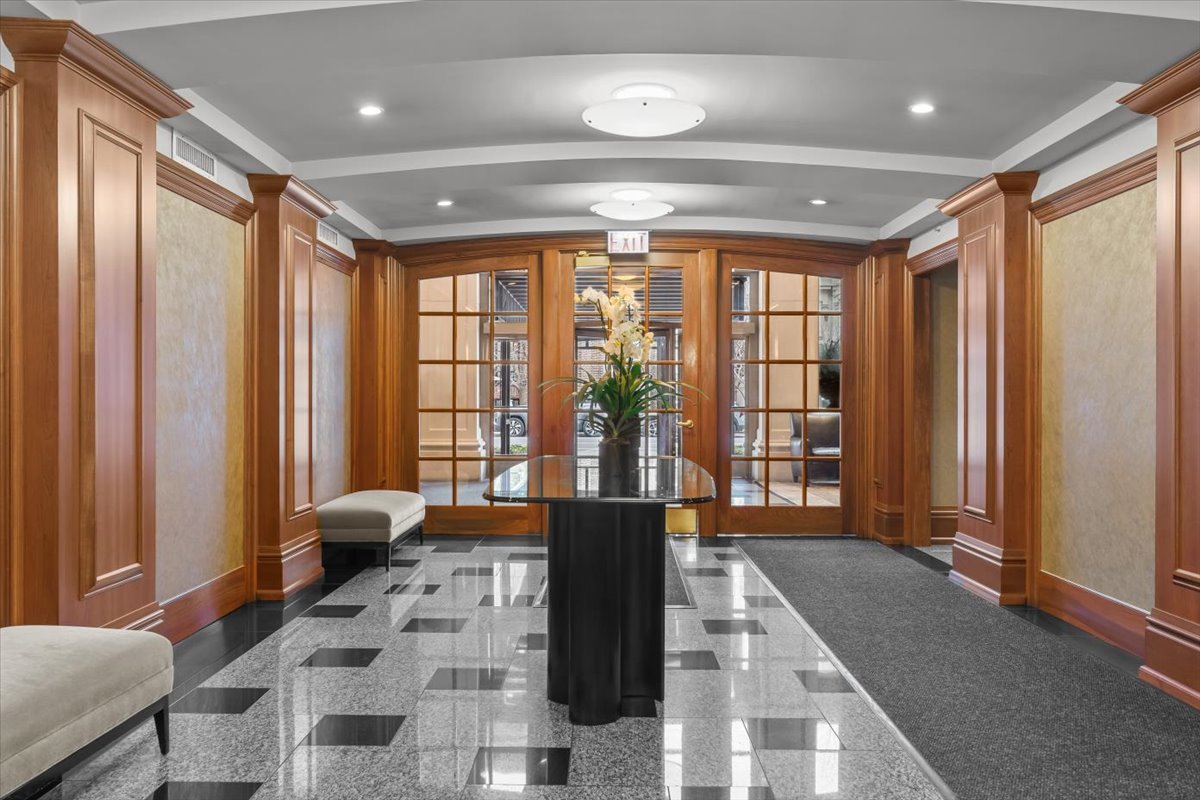 1301 N DEARBORN Parkway 1306