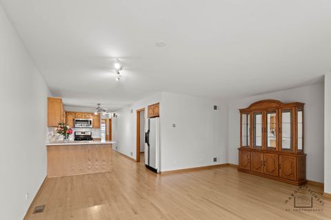 Tiny photo for 6856 W Montrose Avenue, Harwood Heights, IL 60706 (MLS # 12466782)