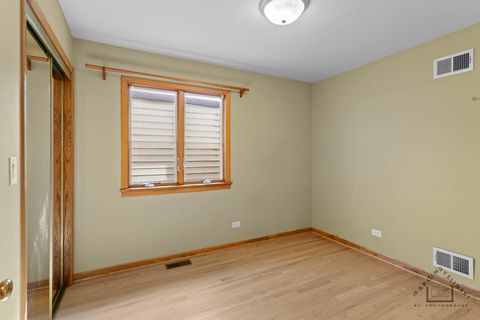 Tiny photo for 6856 W Montrose Avenue, Harwood Heights, IL 60706 (MLS # 12466782)