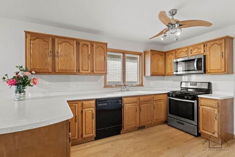 Tiny photo for 6856 W Montrose Avenue, Harwood Heights, IL 60706 (MLS # 12466782)