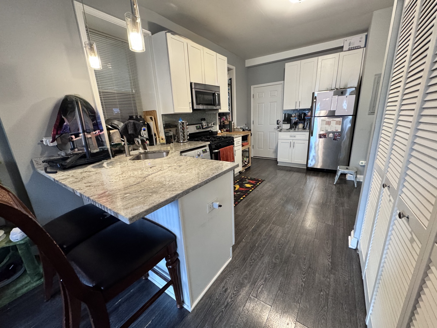 1300 N Greenview Avenue 1F