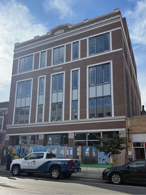 3160 N Broadway Street Chicago IL 60657