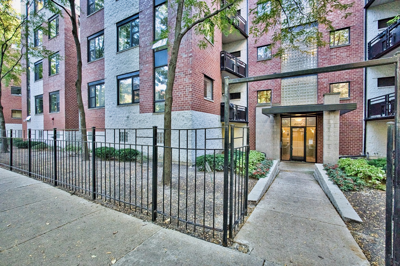 2317 W WOLFRAM Street 515