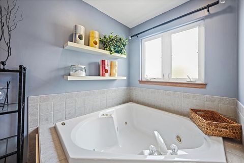 Tiny photo for 1839 Kings Gate Lane, Crystal Lake, IL 60014 (MLS # 12450735)