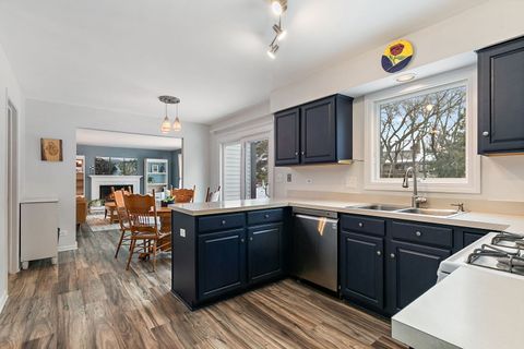 Tiny photo for 325 Stonegate Road, Algonquin, IL 60102 (MLS # 12586035)