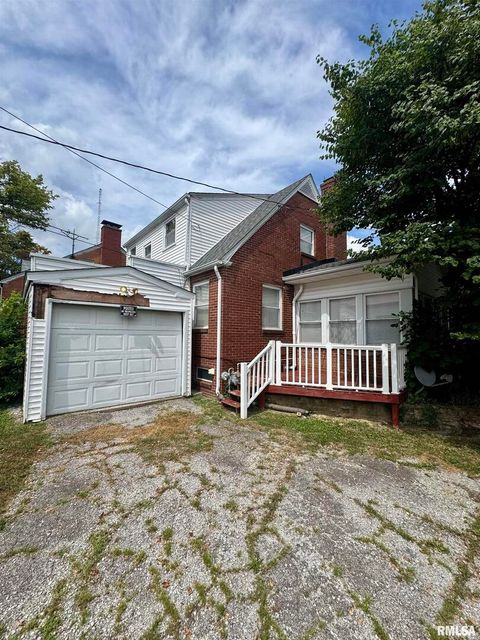 Tiny photo for 215 S JACKSON Street, Harrisburg, IL 62946 (MLS # EB458799)