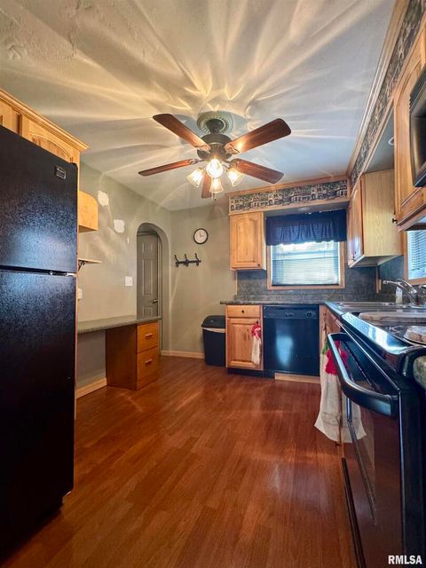 Tiny photo for 215 S JACKSON Street, Harrisburg, IL 62946 (MLS # EB458799)