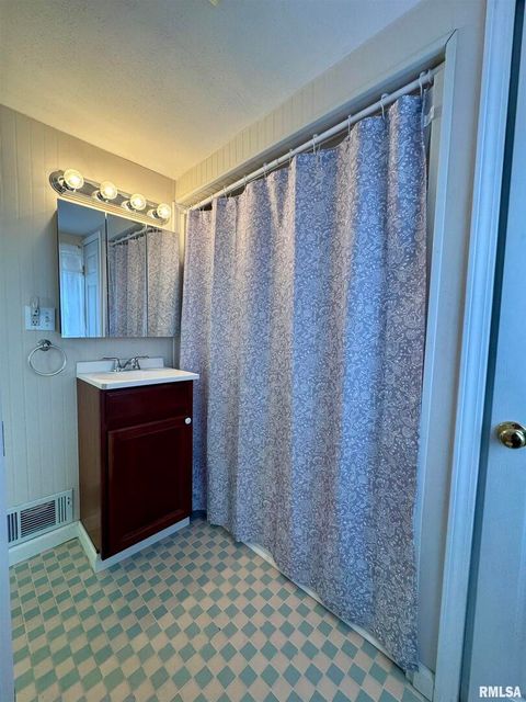 Tiny photo for 215 S JACKSON Street, Harrisburg, IL 62946 (MLS # EB458799)