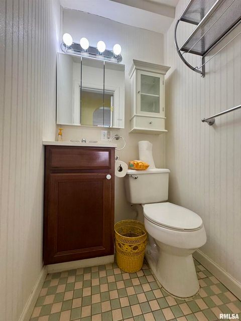 Tiny photo for 215 S JACKSON Street, Harrisburg, IL 62946 (MLS # EB458799)