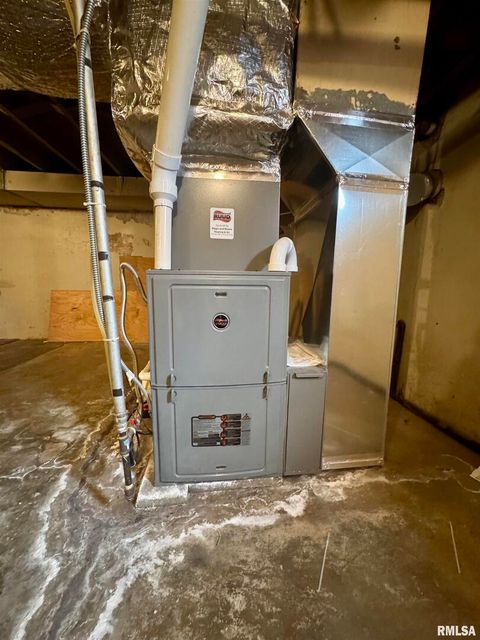 Tiny photo for 215 S JACKSON Street, Harrisburg, IL 62946 (MLS # EB458799)