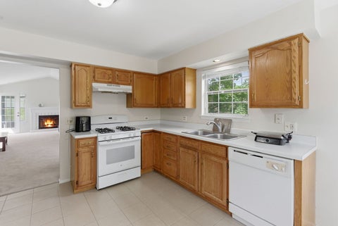 Tiny photo for 206 Glasgow Lane #B206, Schaumburg, IL 60194 (MLS # 12693967)