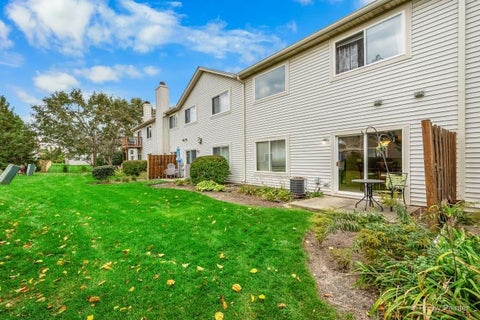 Tiny photo for 289 Nicole Drive #B, South Elgin, IL 60177 (MLS # 12785405)