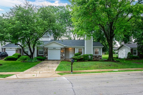 Photo of 928 COLONY LAKE Drive, Schaumburg, IL 60194 (MLS # 12680055)