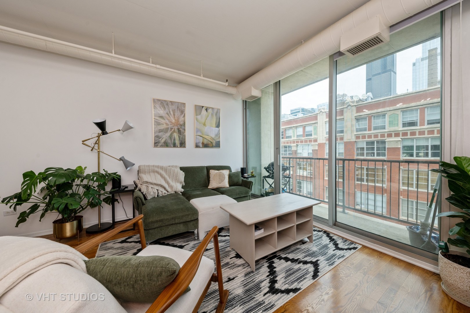 700 W Van Buren Street 803