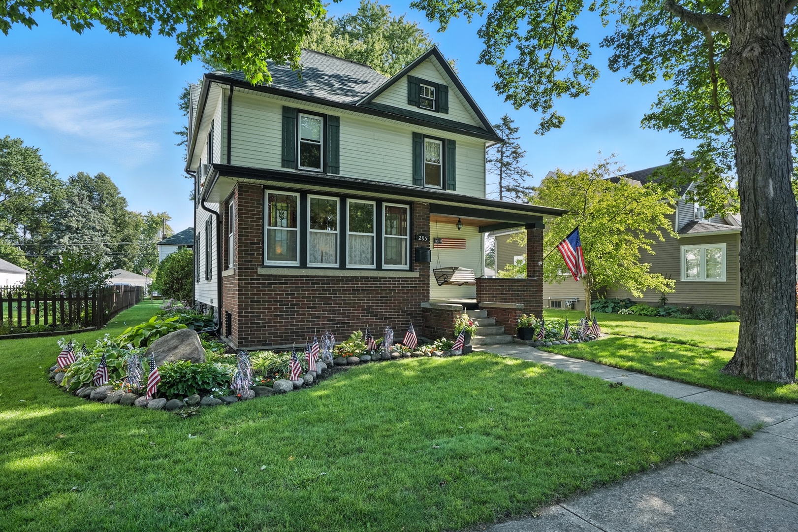 285 W Third Street