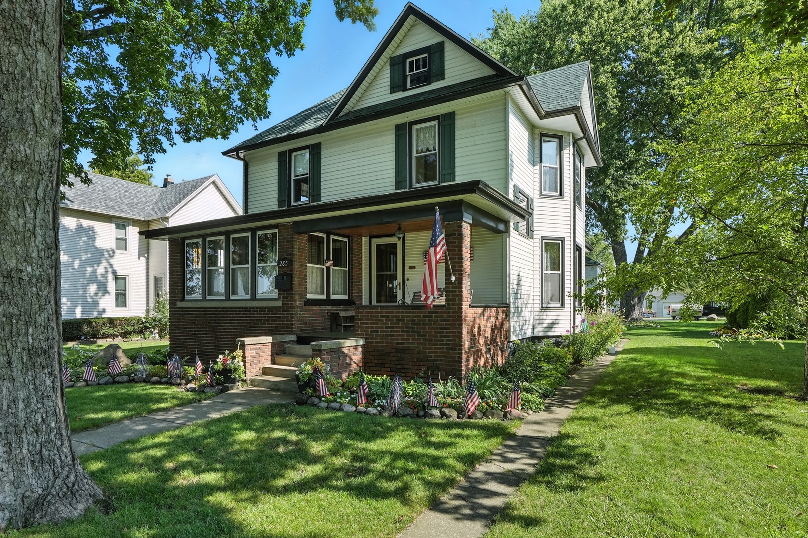 285 W Third Street