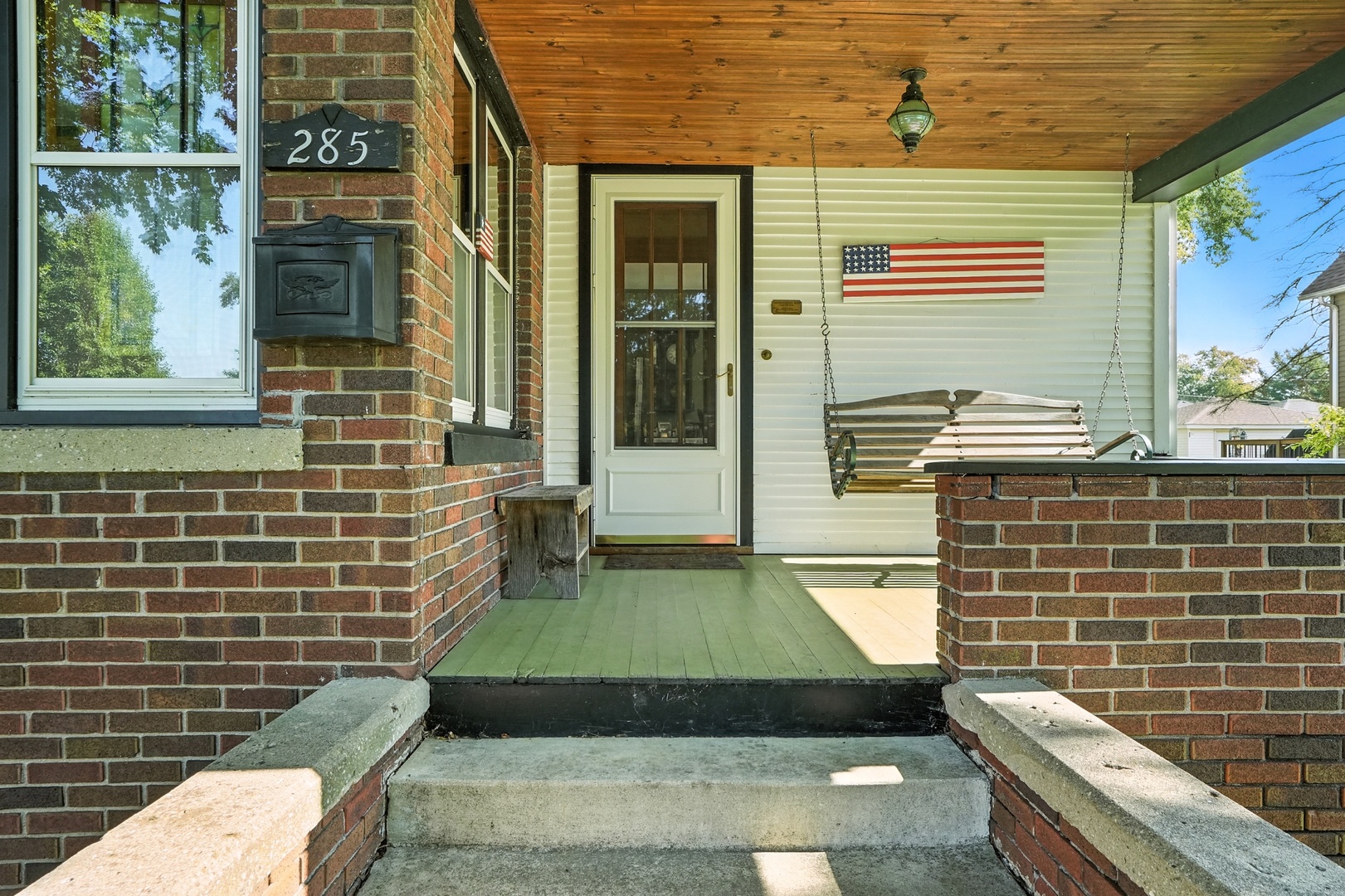 285 W Third Street