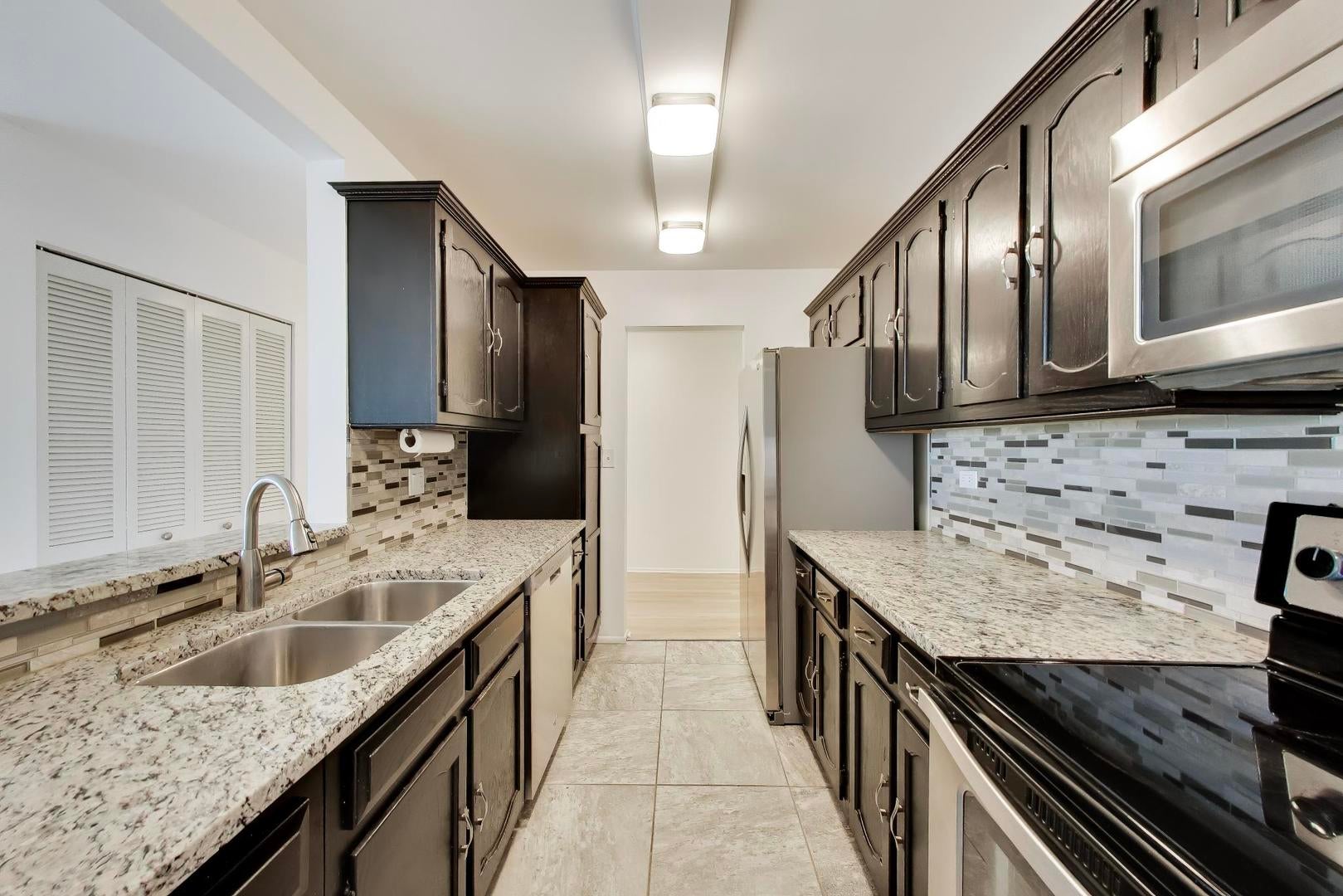 907 Curtiss Street 404