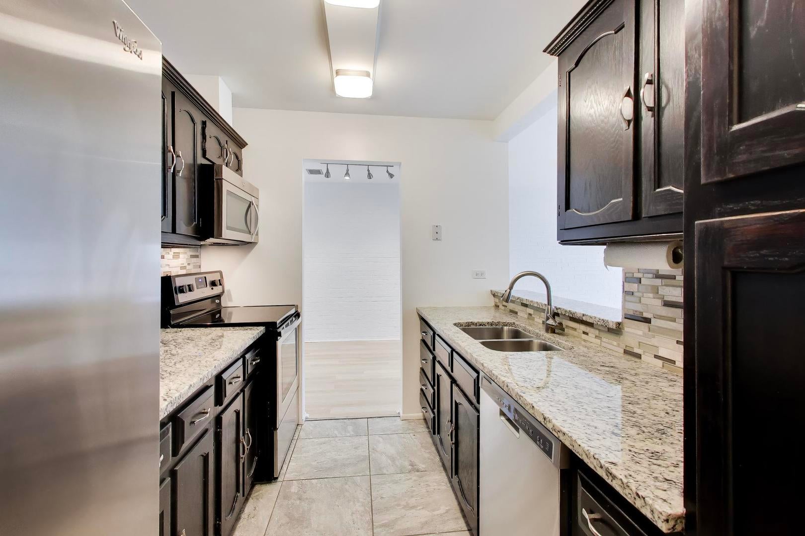 907 Curtiss Street 404