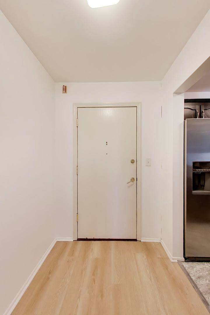 907 Curtiss Street 404