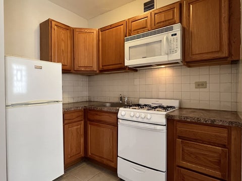 Tiny photo for 5135 S Kenwood Avenue #406, Chicago, IL 60615 (MLS # 12761128)