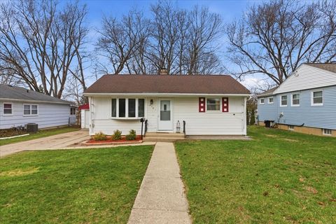 Tiny photo for 270 Ridge Avenue, Crystal Lake, IL 60014 (MLS # 12593195)