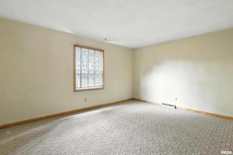 Tiny photo for 3011 N PINE Street, Davenport, IA 52804 (MLS # 100000409)