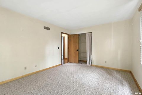 Tiny photo for 3011 N PINE Street, Davenport, IA 52804 (MLS # 100000409)