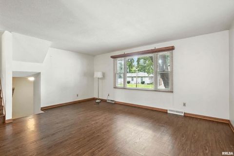 Tiny photo for 3011 N PINE Street, Davenport, IA 52804 (MLS # 100000409)