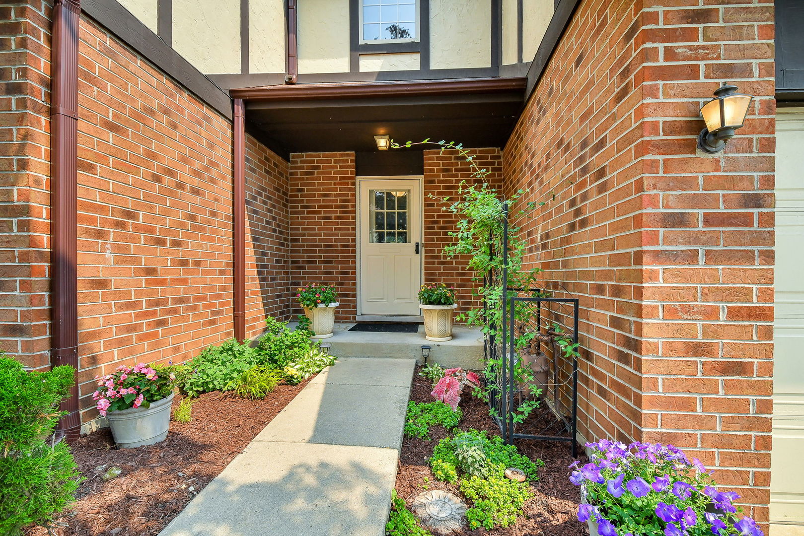 204 Stoneybrook Lane