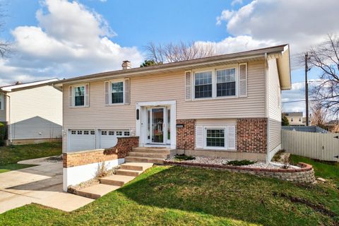 Photo of 1293 W Oakmont Road, Hoffman Estates, IL 60169 (MLS # 12584566)