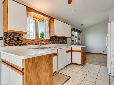 Tiny photo for 2705 Harbor Drive #2705, Joliet, IL 60431 (MLS # 12476379)