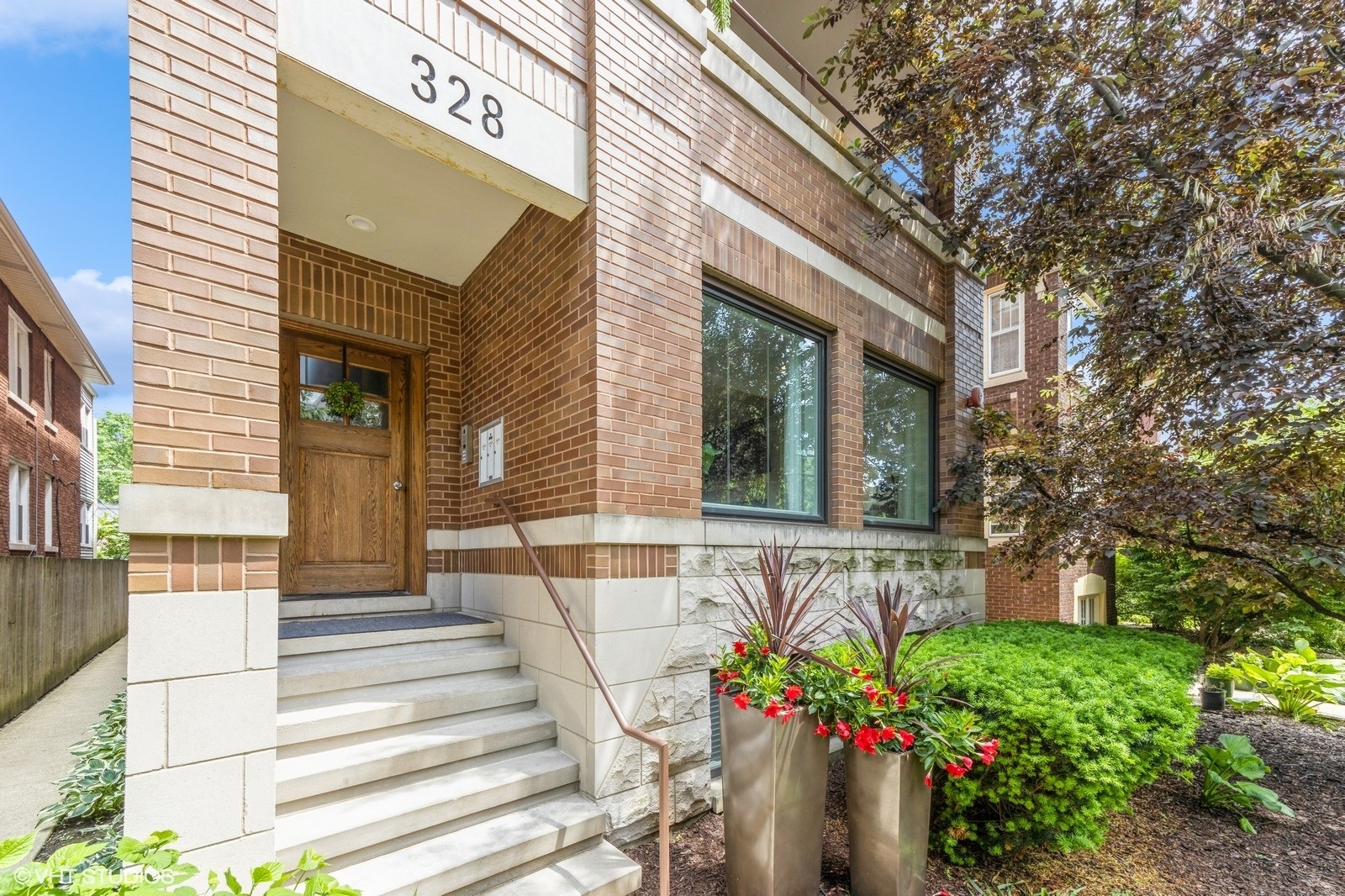 328 S Oak Park Avenue 1