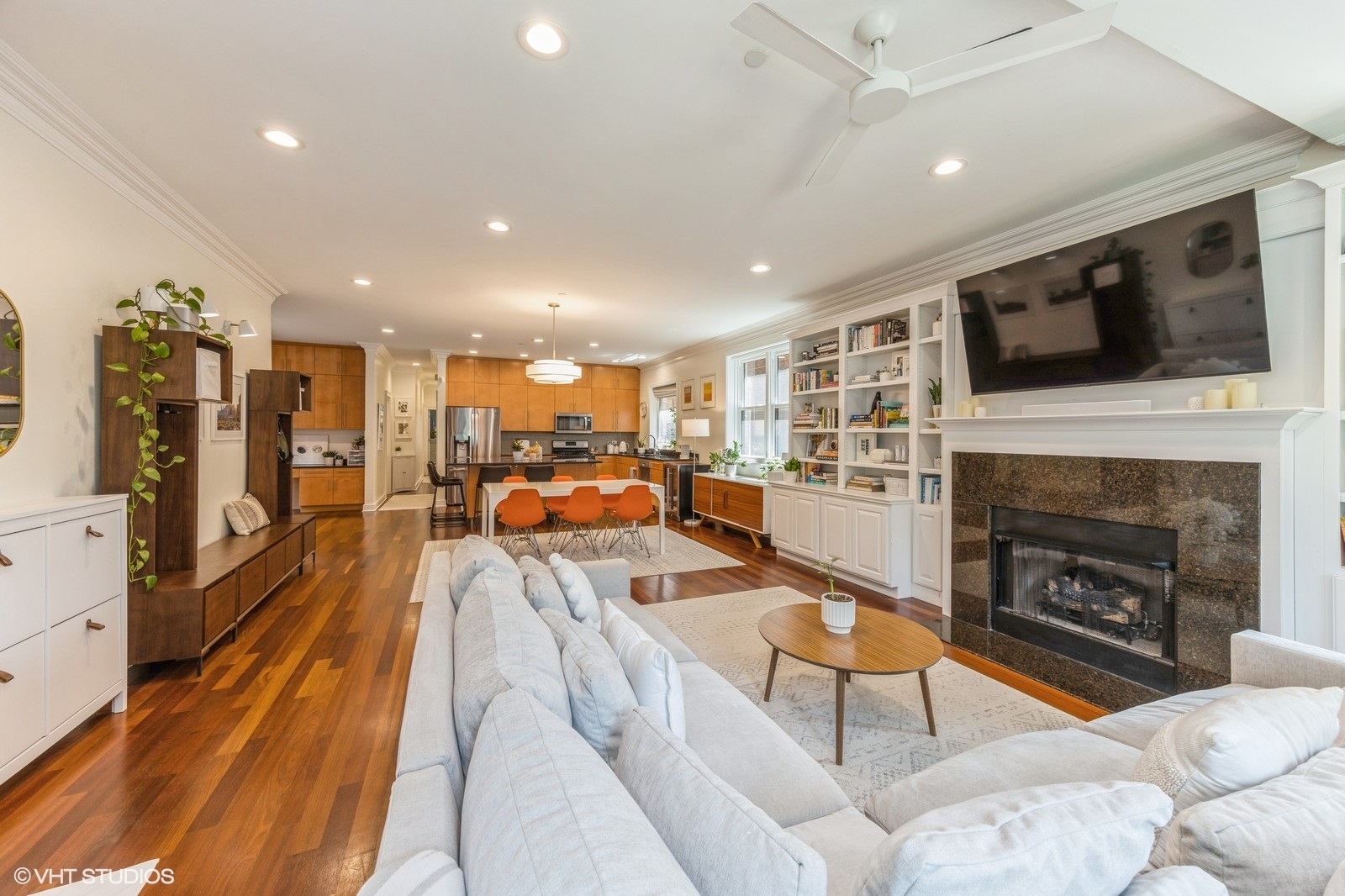328 S Oak Park Avenue 1