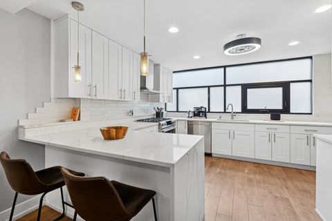 Tiny photo for 2906 N Sheridan Road, Chicago, IL 60657 (MLS # 12571695)